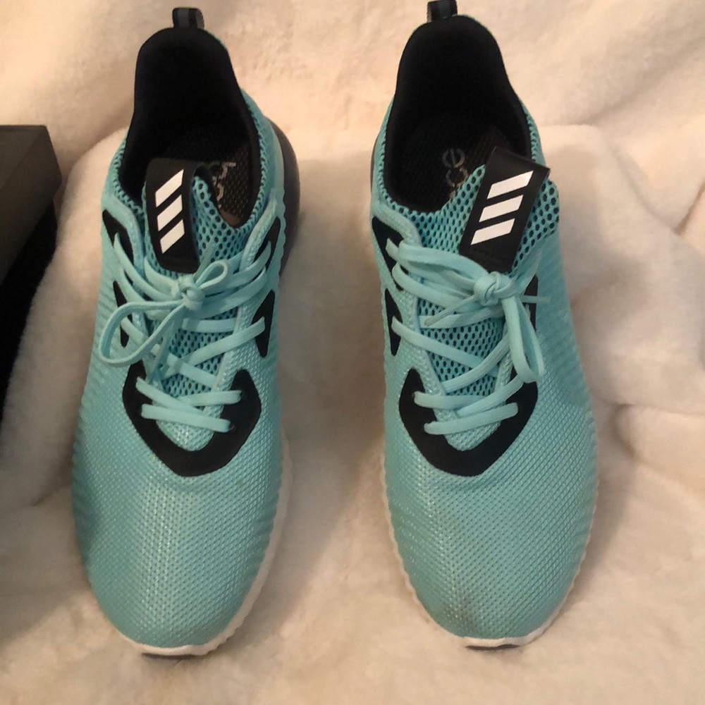 Adidas Womens Alphabounce Size 9